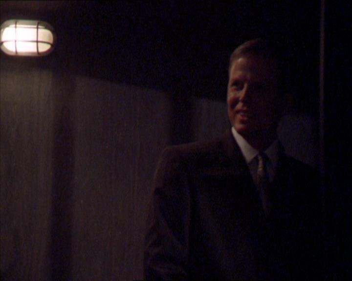 Charmed-Online_dot_net-2x02MoralityBites0996.jpg