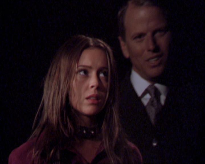 Charmed-Online_dot_net-2x02MoralityBites1005.jpg