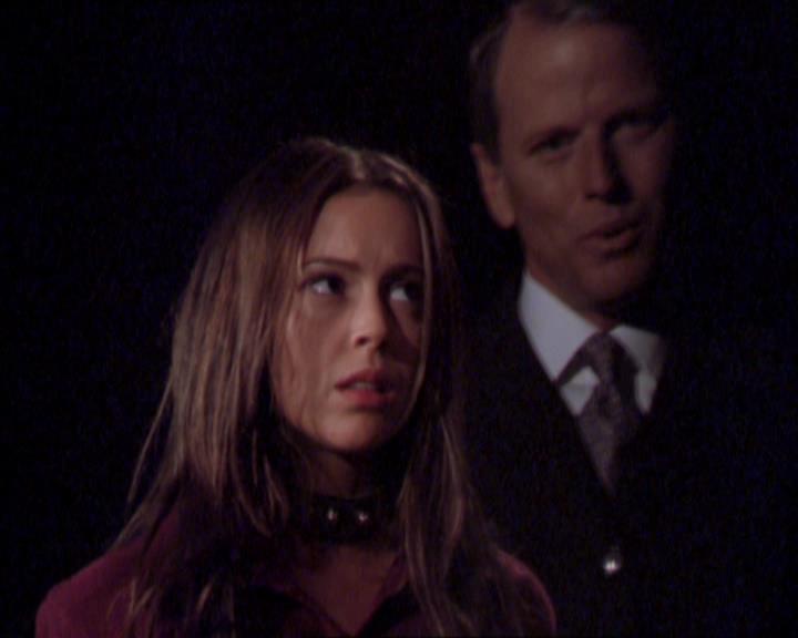 Charmed-Online_dot_net-2x02MoralityBites1006.jpg