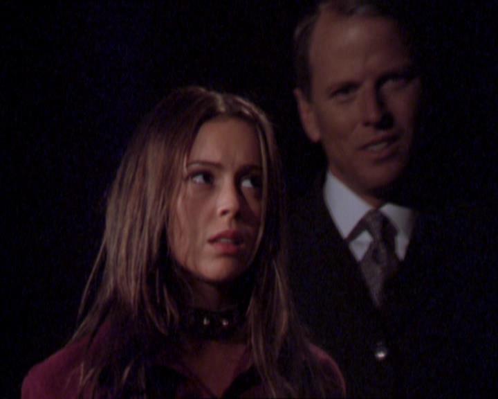 Charmed-Online_dot_net-2x02MoralityBites1007.jpg