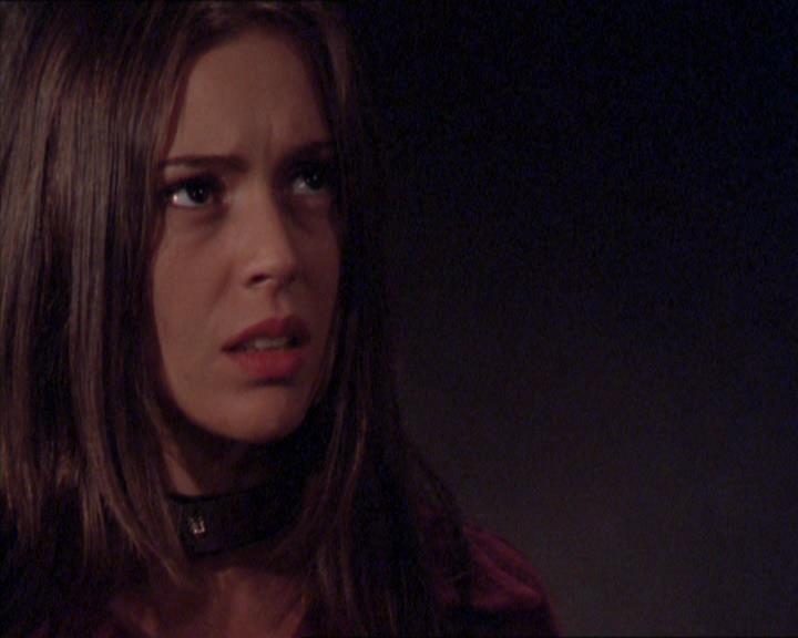 Charmed-Online_dot_net-2x02MoralityBites1036.jpg