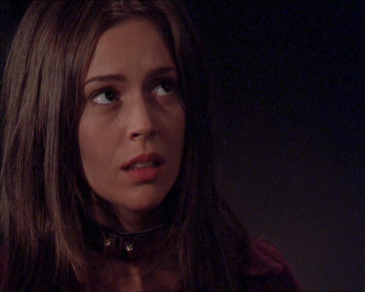 Charmed-Online_dot_net-2x02MoralityBites1041.jpg