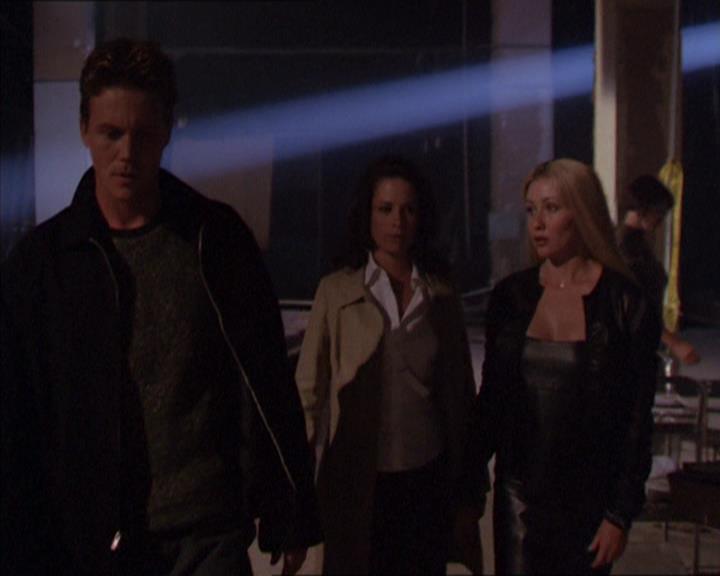 Charmed-Online_dot_net-2x02MoralityBites1055.jpg