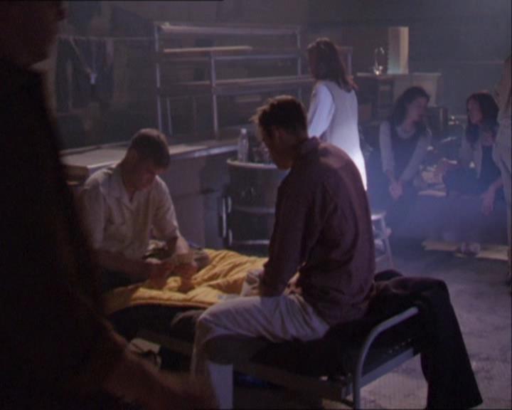 Charmed-Online_dot_net-2x02MoralityBites1062.jpg
