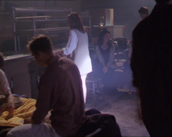Charmed-Online_dot_net-2x02MoralityBites1063.jpg