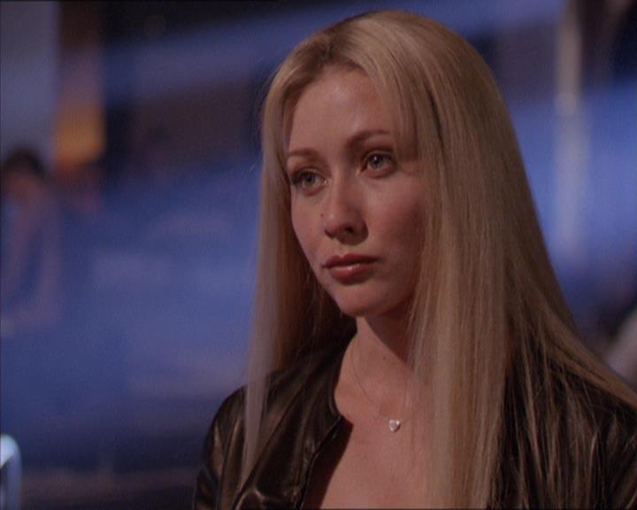 Charmed-Online_dot_net-2x02MoralityBites1110.jpg
