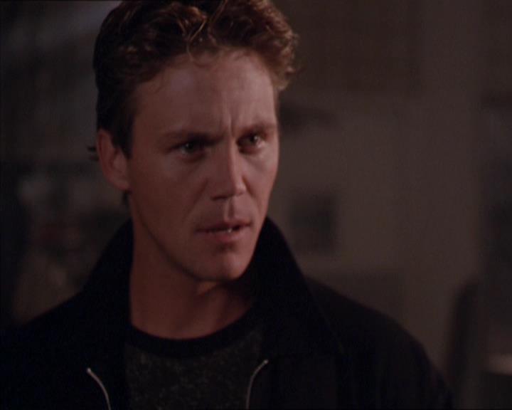 Charmed-Online_dot_net-2x02MoralityBites1111.jpg