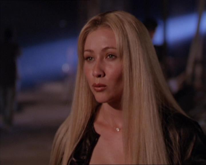 Charmed-Online_dot_net-2x02MoralityBites1127.jpg