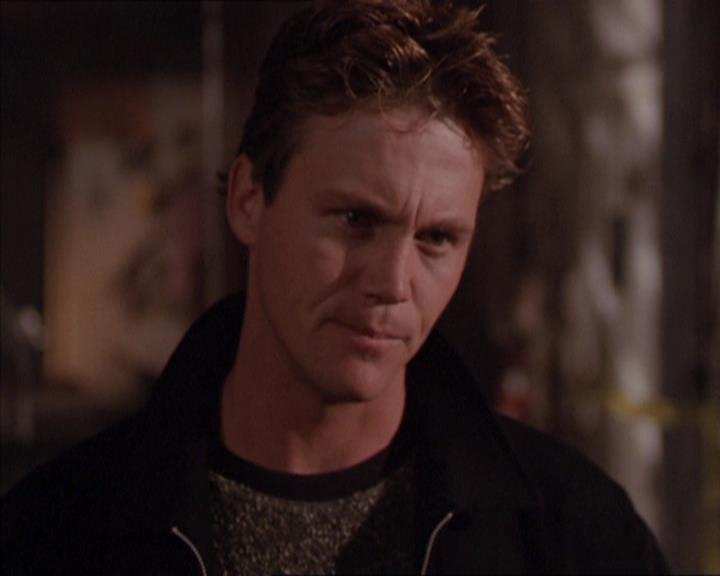 Charmed-Online_dot_net-2x02MoralityBites1133.jpg