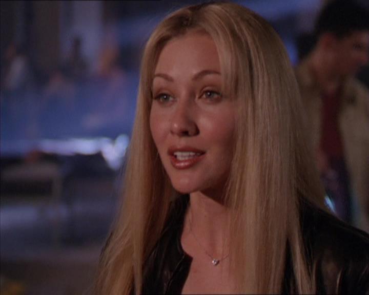 Charmed-Online_dot_net-2x02MoralityBites1139.jpg
