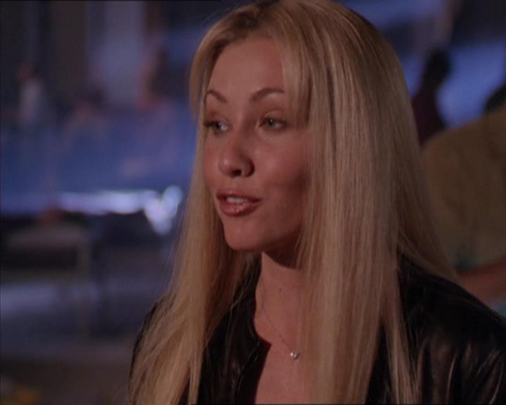 Charmed-Online_dot_net-2x02MoralityBites1140.jpg