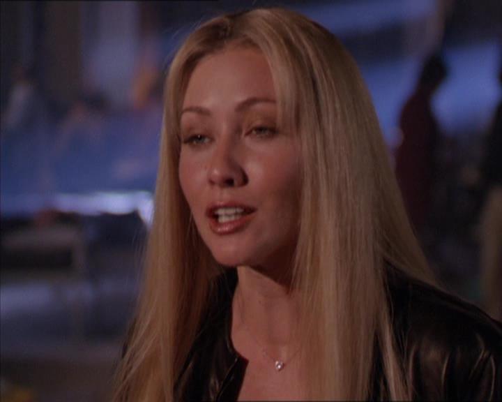 Charmed-Online_dot_net-2x02MoralityBites1141.jpg
