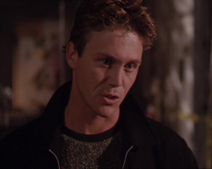 Charmed-Online_dot_net-2x02MoralityBites1142.jpg