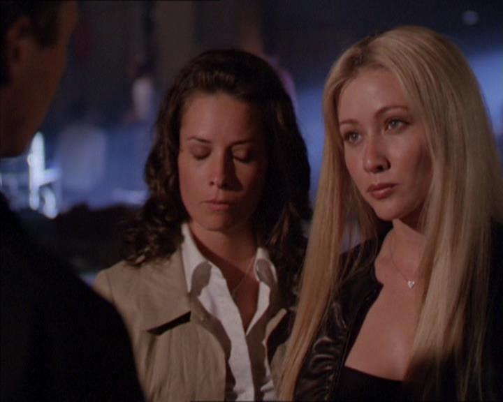 Charmed-Online_dot_net-2x02MoralityBites1203.jpg