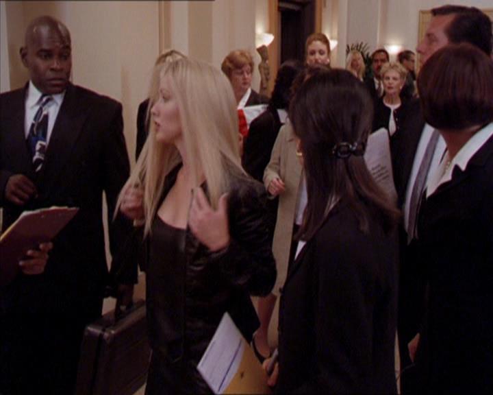 Charmed-Online_dot_net-2x02MoralityBites1237.jpg