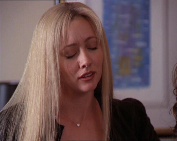 Charmed-Online_dot_net-2x02MoralityBites1276.jpg