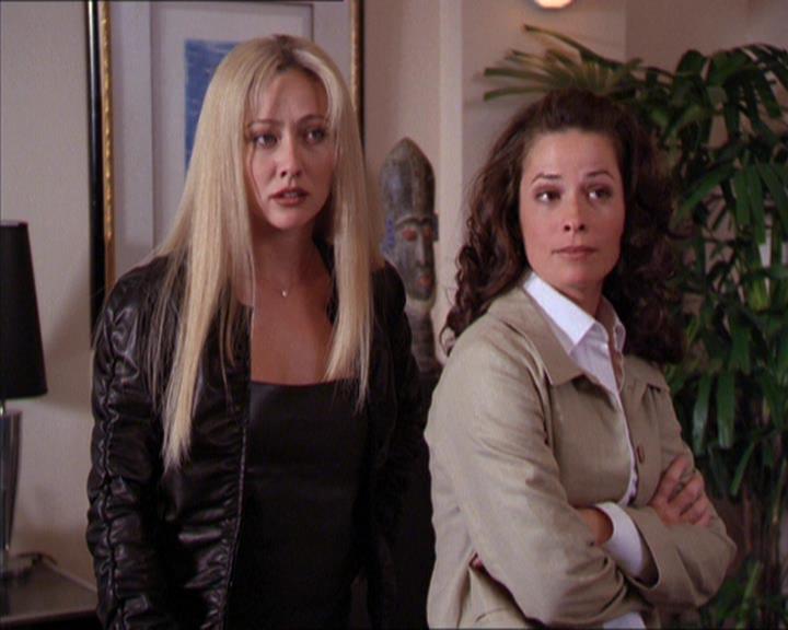 Charmed-Online_dot_net-2x02MoralityBites1283.jpg