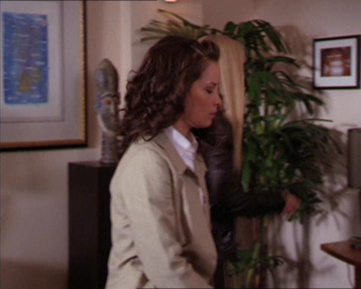 Charmed-Online_dot_net-2x02MoralityBites1326.jpg