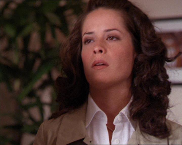 Charmed-Online_dot_net-2x02MoralityBites1350.jpg