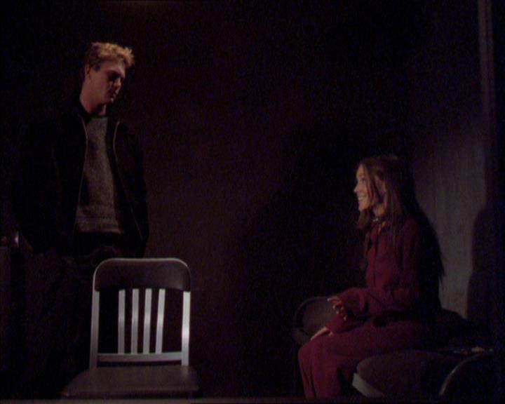 Charmed-Online_dot_net-2x02MoralityBites1394.jpg
