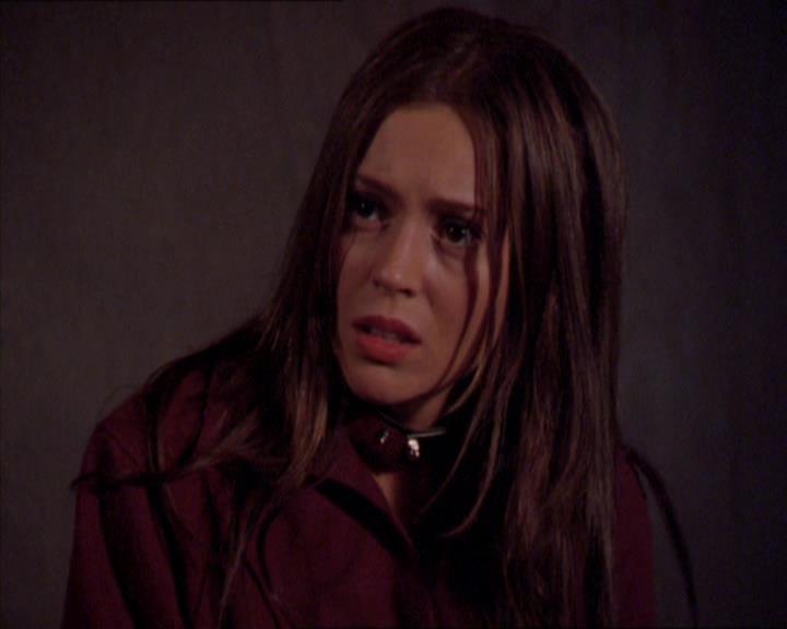 Charmed-Online_dot_net-2x02MoralityBites1432.jpg
