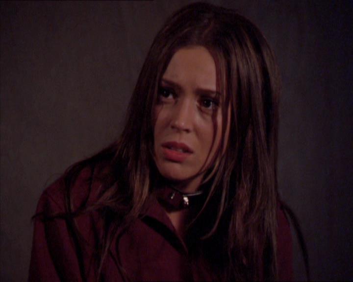 Charmed-Online_dot_net-2x02MoralityBites1433.jpg