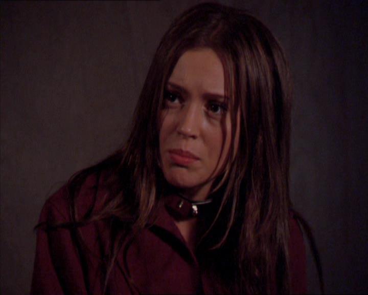 Charmed-Online_dot_net-2x02MoralityBites1435.jpg