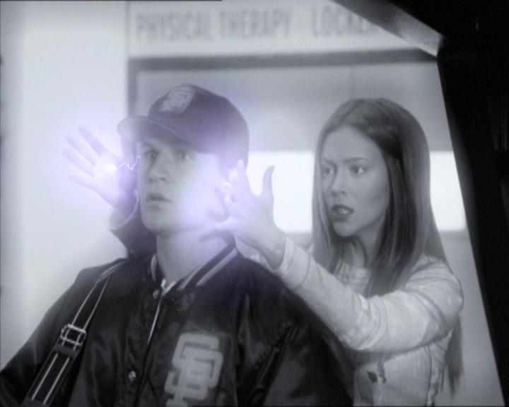 Charmed-Online_dot_net-2x02MoralityBites1448.jpg