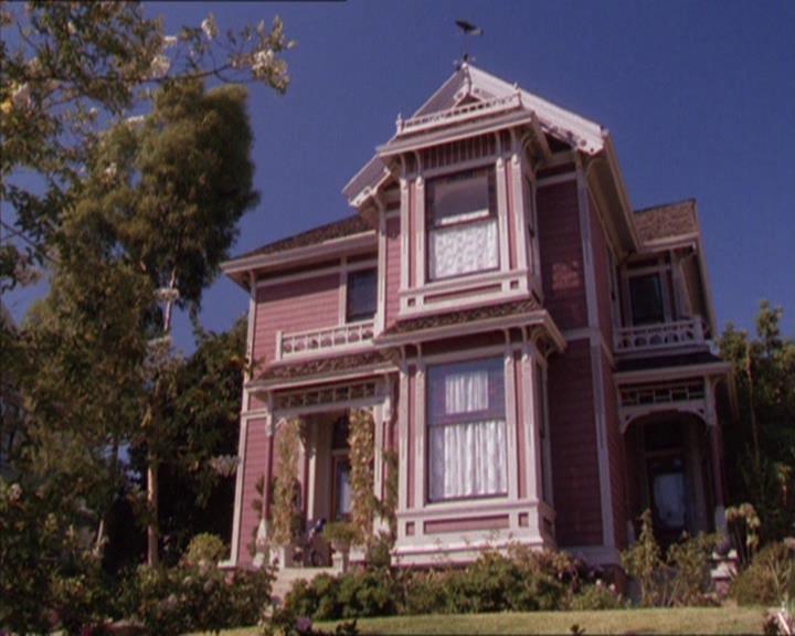 Charmed-Online_dot_net-2x02MoralityBites1478.jpg