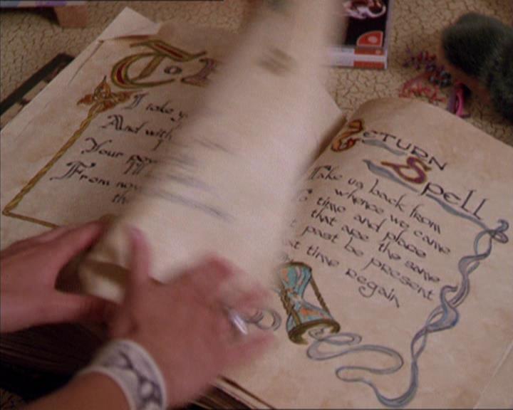 Charmed-Online_dot_net-2x02MoralityBites1493.jpg