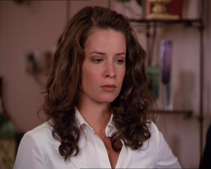 Charmed-Online_dot_net-2x02MoralityBites1568.jpg