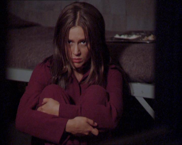 Charmed-Online_dot_net-2x02MoralityBites1619.jpg
