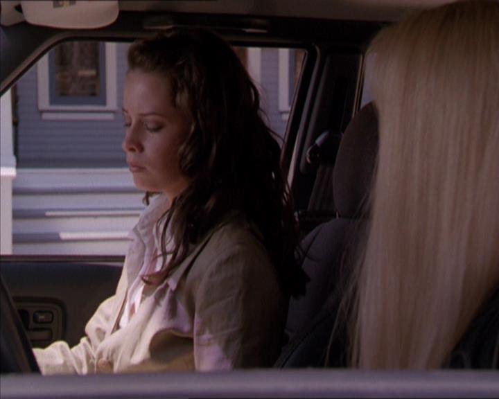 Charmed-Online_dot_net-2x02MoralityBites1632.jpg
