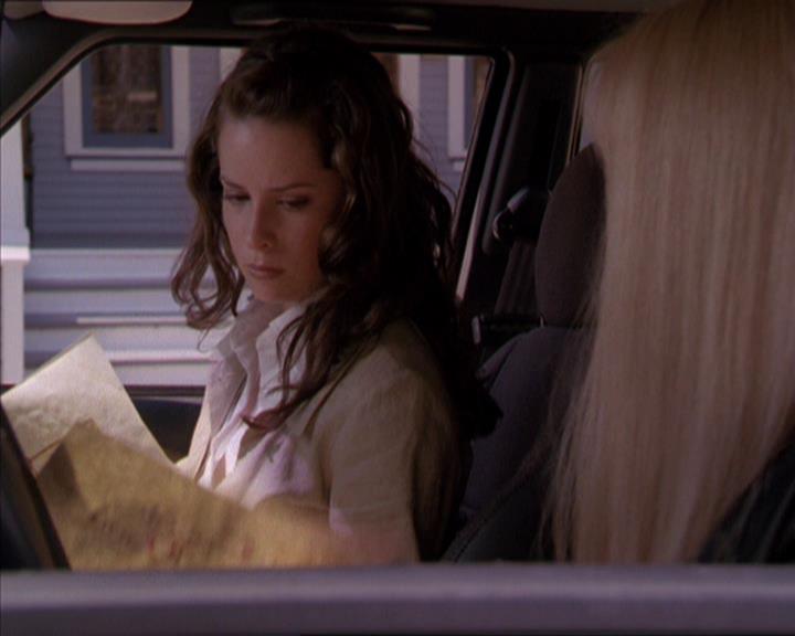 Charmed-Online_dot_net-2x02MoralityBites1640.jpg