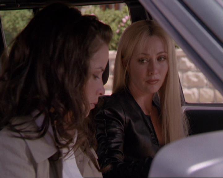 Charmed-Online_dot_net-2x02MoralityBites1641.jpg