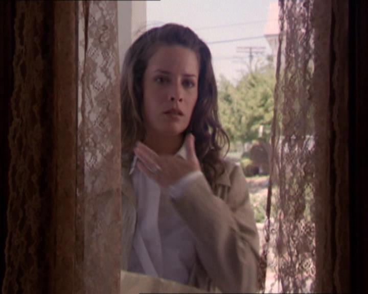 Charmed-Online_dot_net-2x02MoralityBites1660.jpg