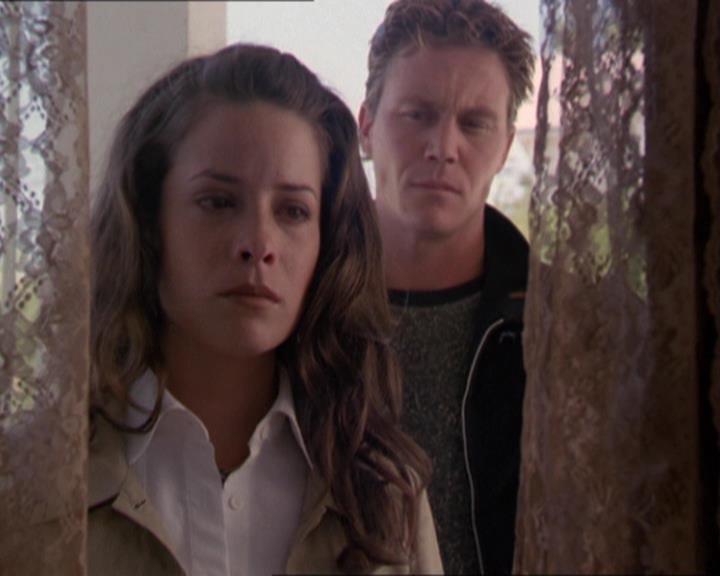 Charmed-Online_dot_net-2x02MoralityBites1673.jpg