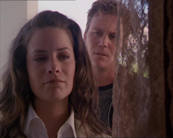 Charmed-Online_dot_net-2x02MoralityBites1688.jpg
