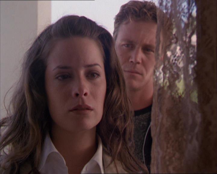 Charmed-Online_dot_net-2x02MoralityBites1699.jpg