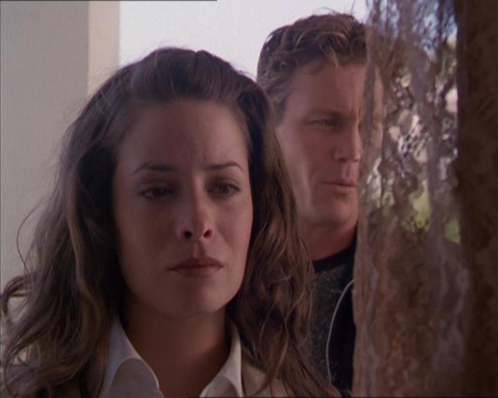 Charmed-Online_dot_net-2x02MoralityBites1706.jpg