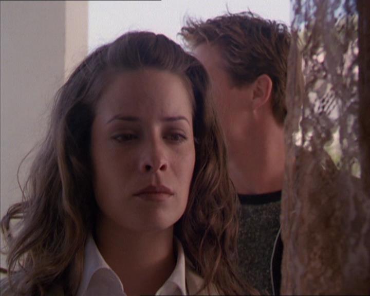 Charmed-Online_dot_net-2x02MoralityBites1712.jpg