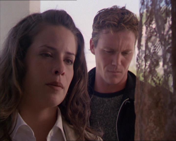Charmed-Online_dot_net-2x02MoralityBites1715.jpg