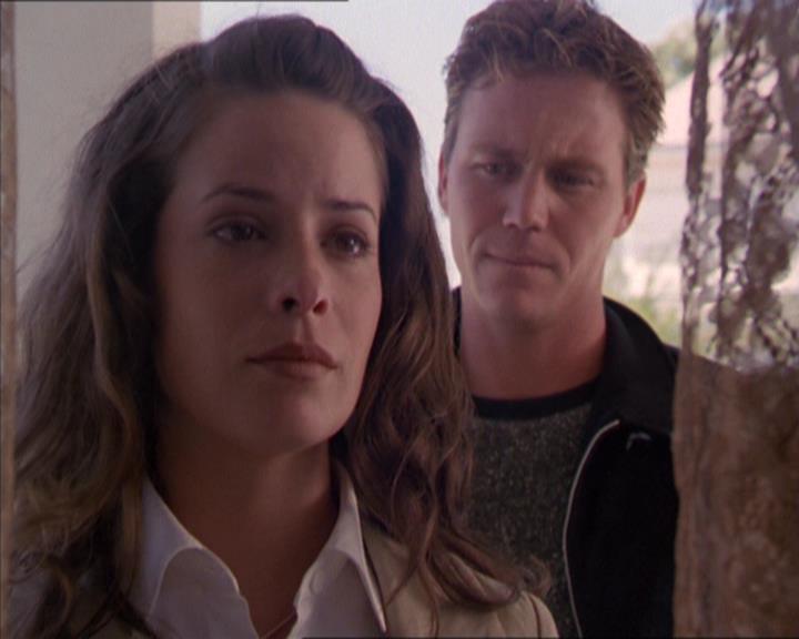 Charmed-Online_dot_net-2x02MoralityBites1721.jpg
