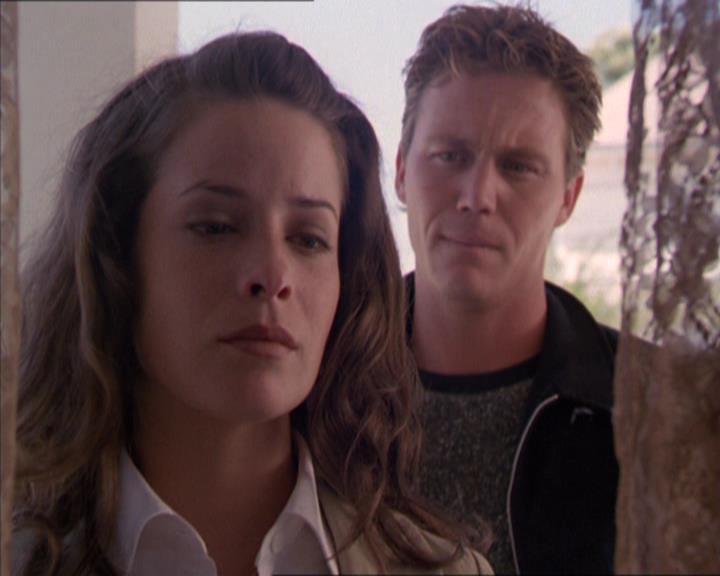 Charmed-Online_dot_net-2x02MoralityBites1724.jpg