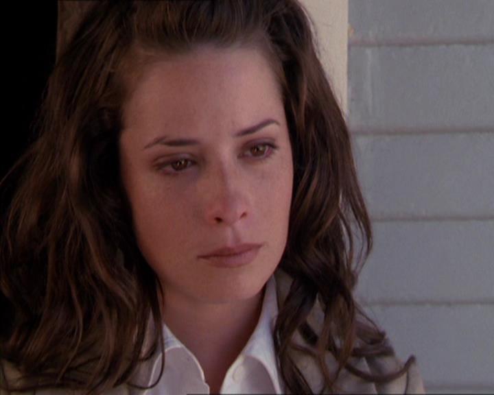 Charmed-Online_dot_net-2x02MoralityBites1739.jpg