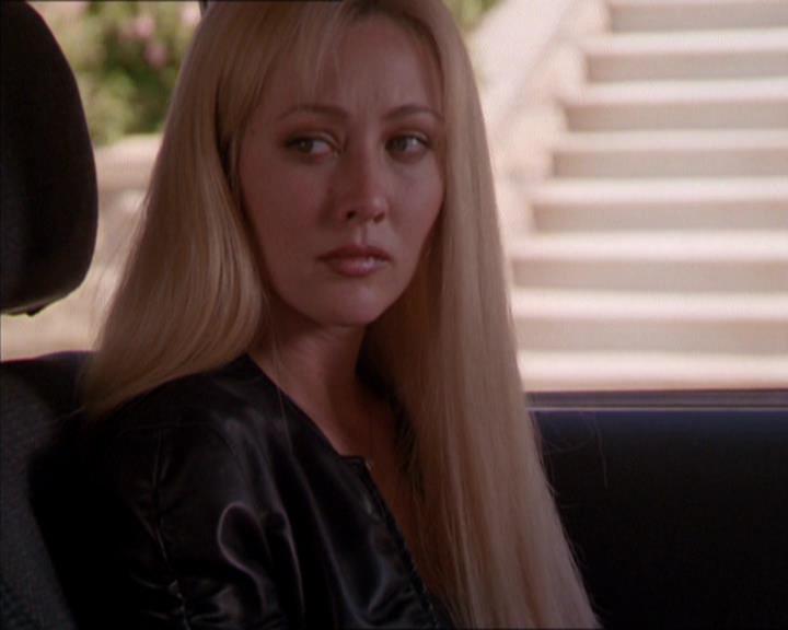 Charmed-Online_dot_net-2x02MoralityBites1768.jpg
