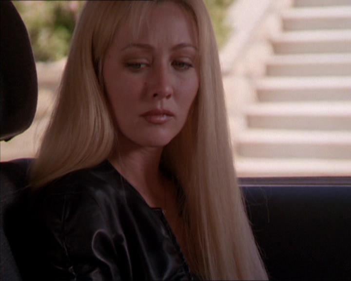 Charmed-Online_dot_net-2x02MoralityBites1769.jpg