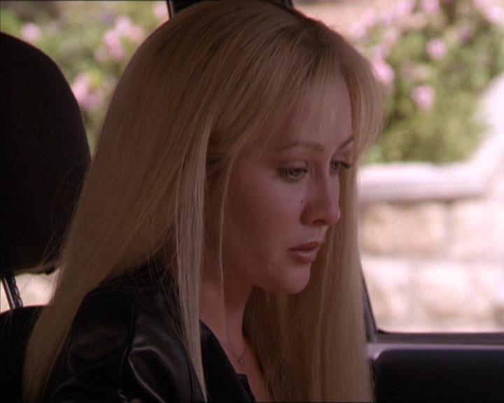 Charmed-Online_dot_net-2x02MoralityBites1783.jpg