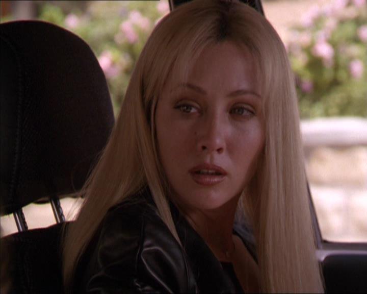 Charmed-Online_dot_net-2x02MoralityBites1811.jpg