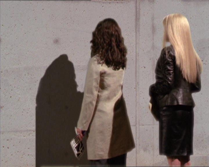 Charmed-Online_dot_net-2x02MoralityBites1852.jpg